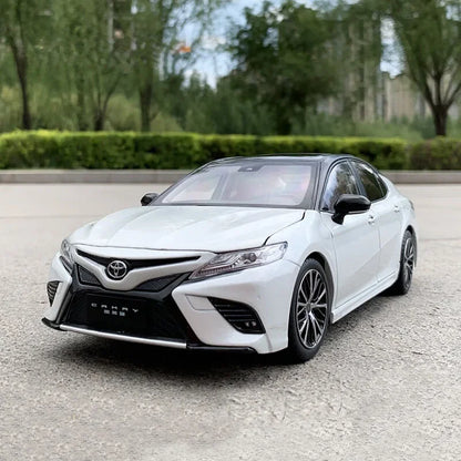 1:18 Toyota Camry 8th Generation