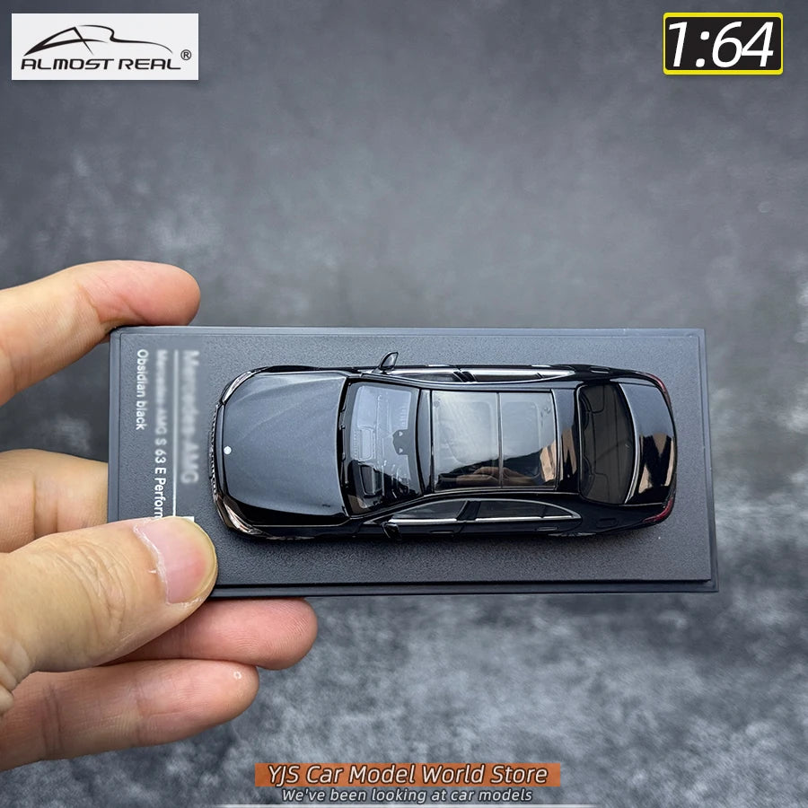 1:64 Mercedes-Benz S63 E Performance 2023