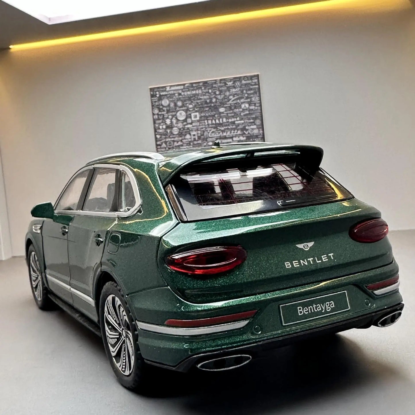 1:24 Bentley Bentayga