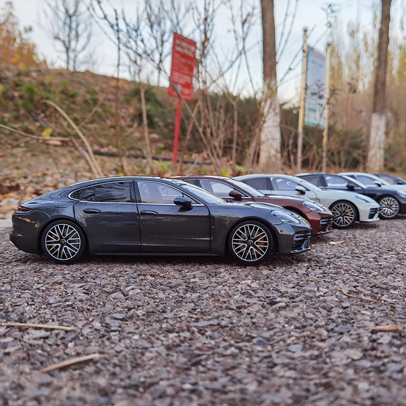 1:18 Porsche Panamera