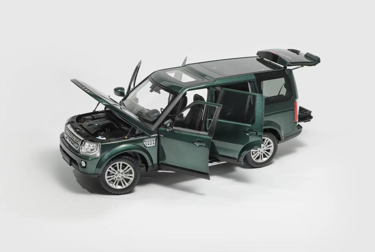 1:18 2014 Land Rover Discovery 4