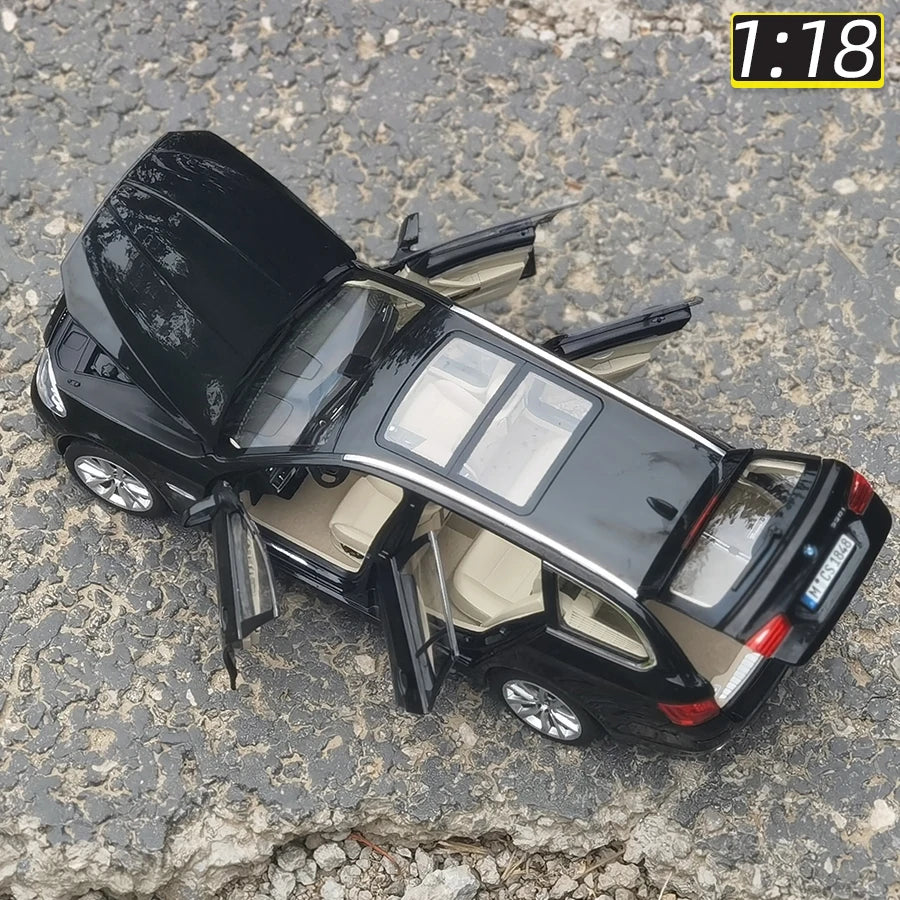 1:18 BMW 550i F11