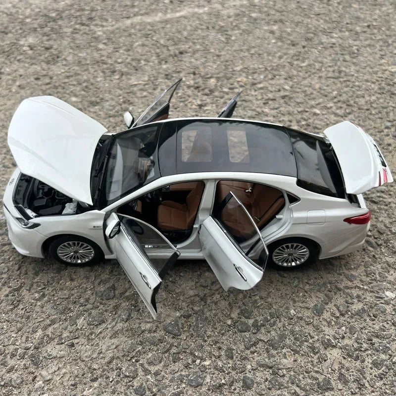 1:18 Toyota Camry 2024