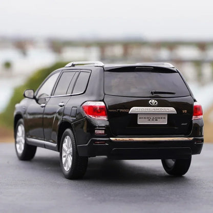 1:18 Toyota Highlander 2012