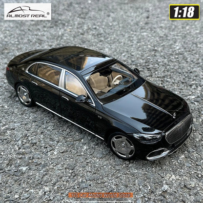 1:18 Mercedes-Benz Maybach S680 2021