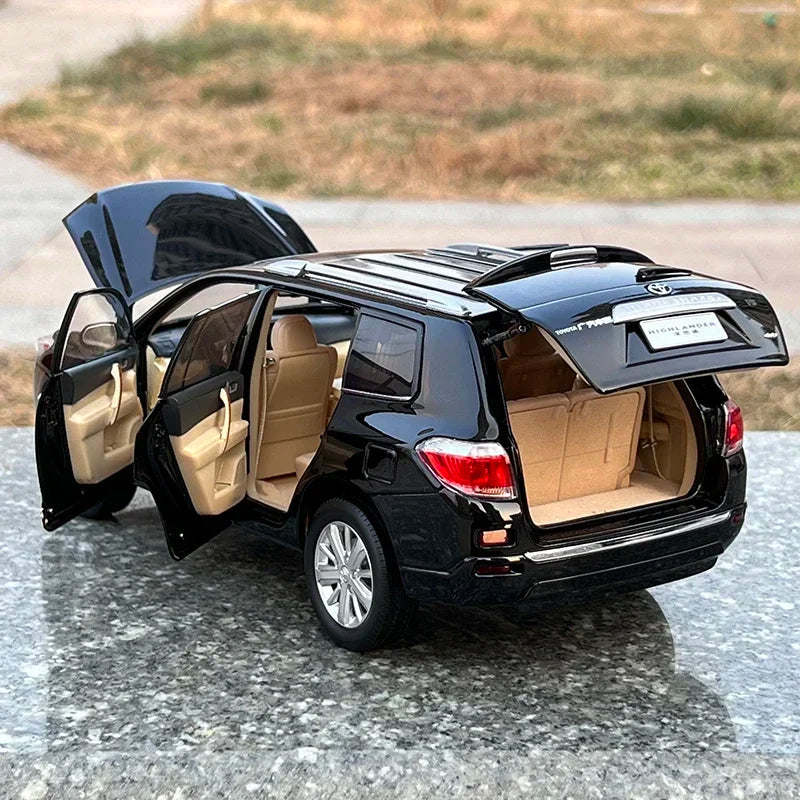 1:18 Toyota Highlander 2012