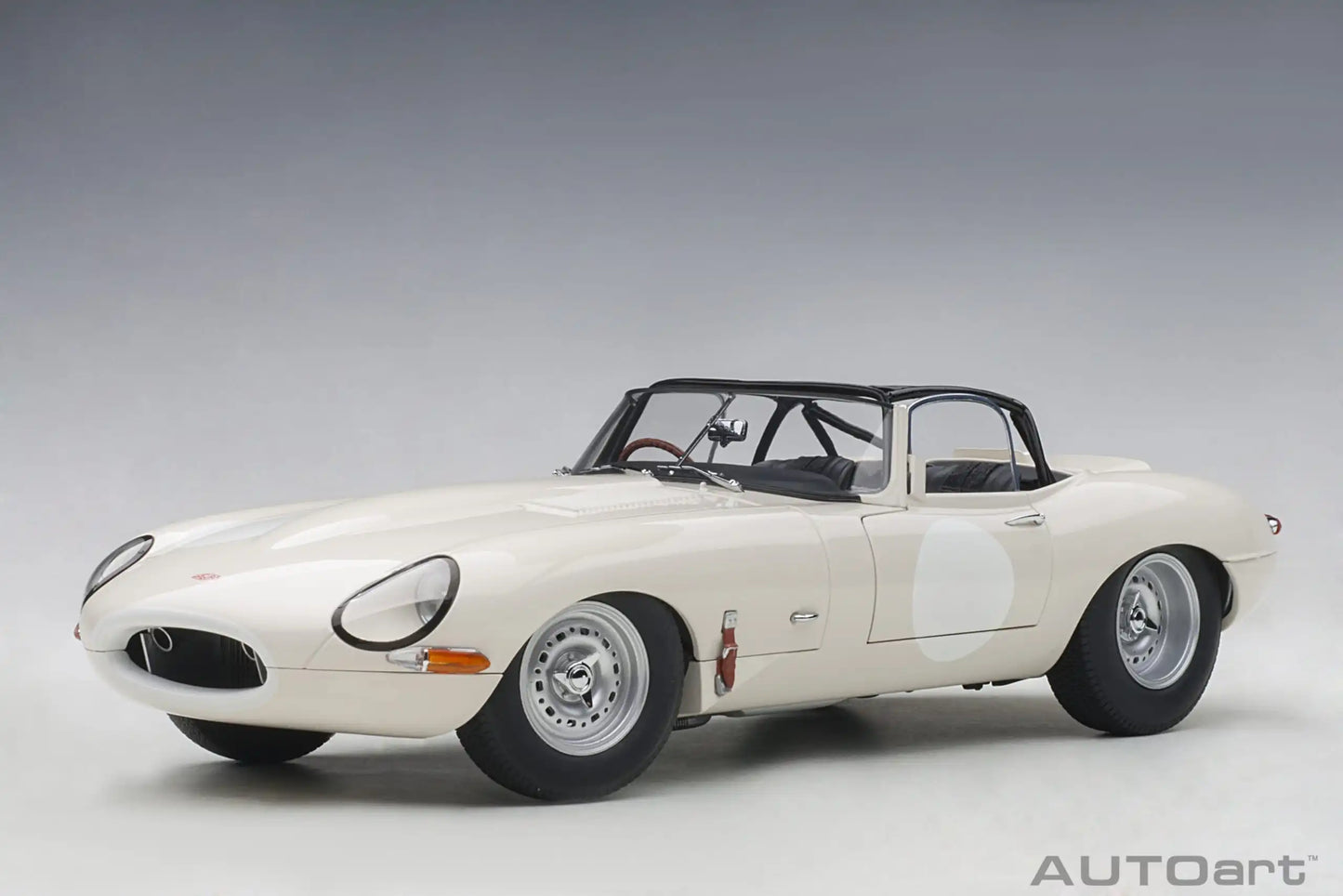 1:18 Jaguar Lightweight E-Type
