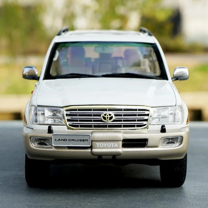 1 :18 Toyota Land Cruiser LC100