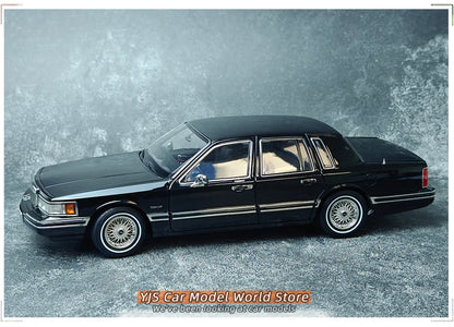 1:18 Lincoln TOWNCAR
