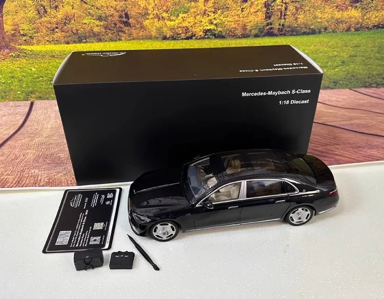 1:18 Mercedes-Benz Maybach S-Class S680 2021