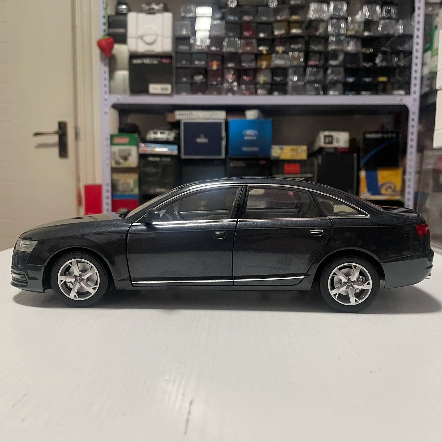 1:18 AUDI A6L C6 2009-2011