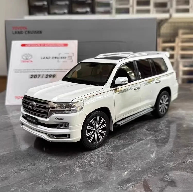 1:18 Toyota Land Cruiser LC200