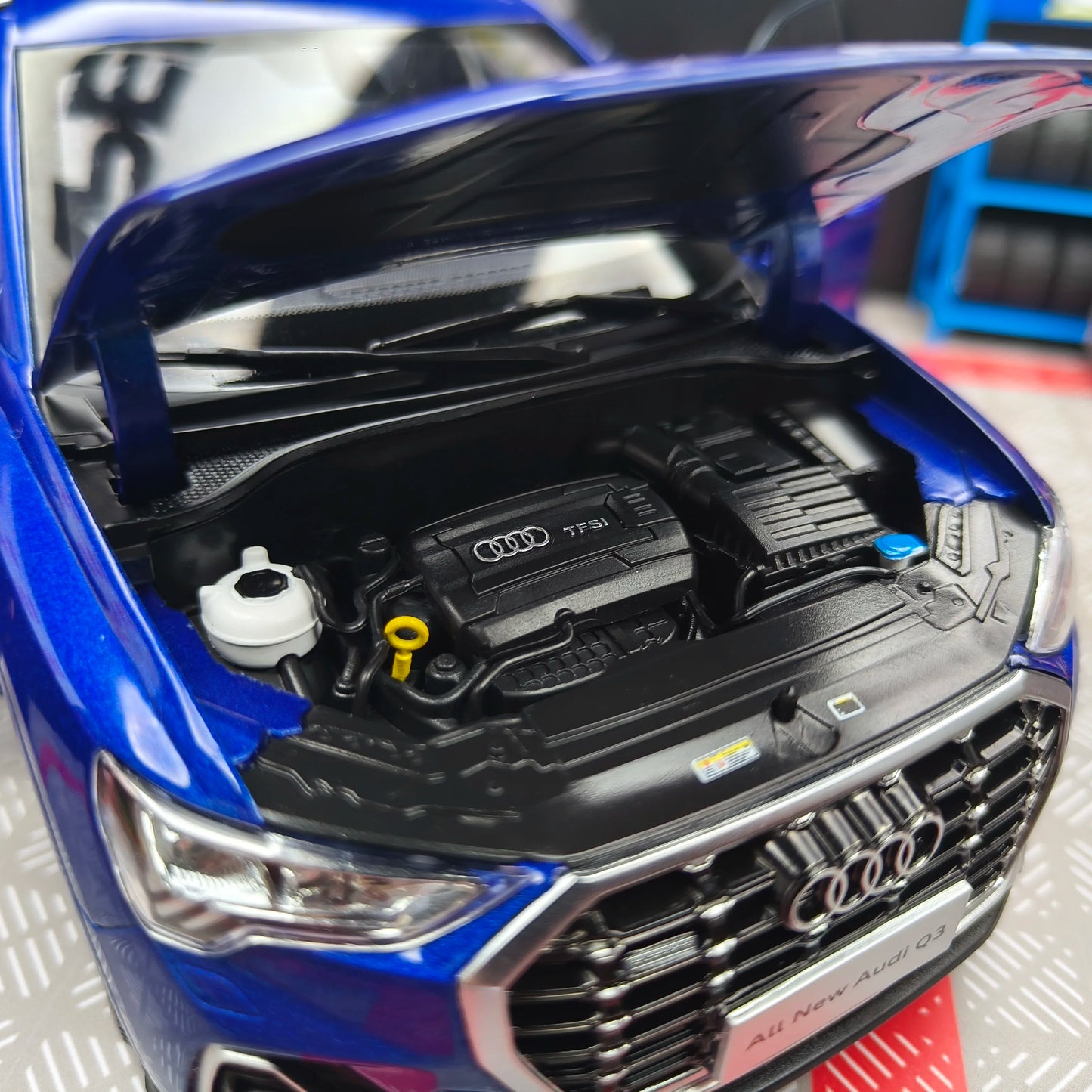 1:18 AUDI Q3