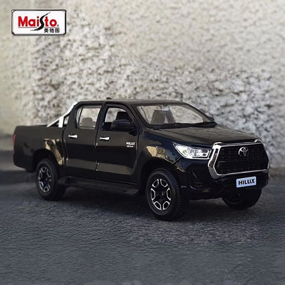 1:27 TOYOTA Hilux