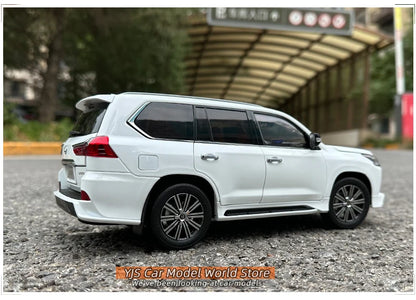 1:18 Lexus LX570