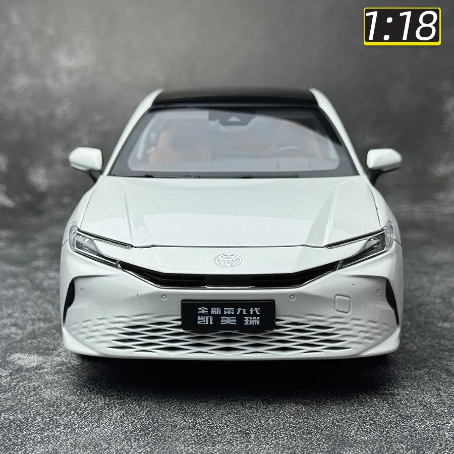 1:18 TOYOTA CAMRY 2024