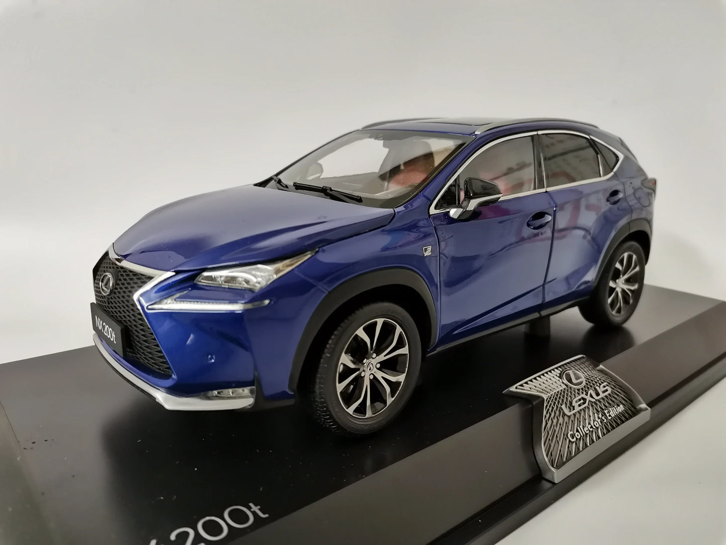 1:18 Lexus NX200t