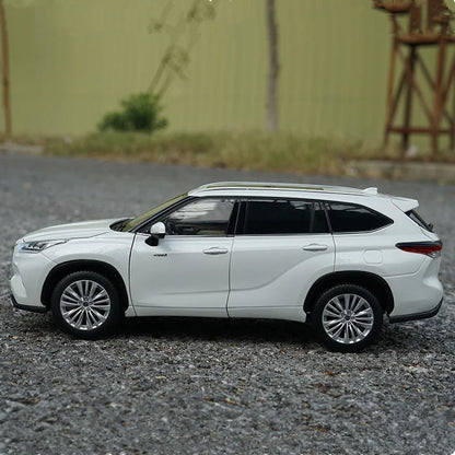 1:18 Toyota Highlander