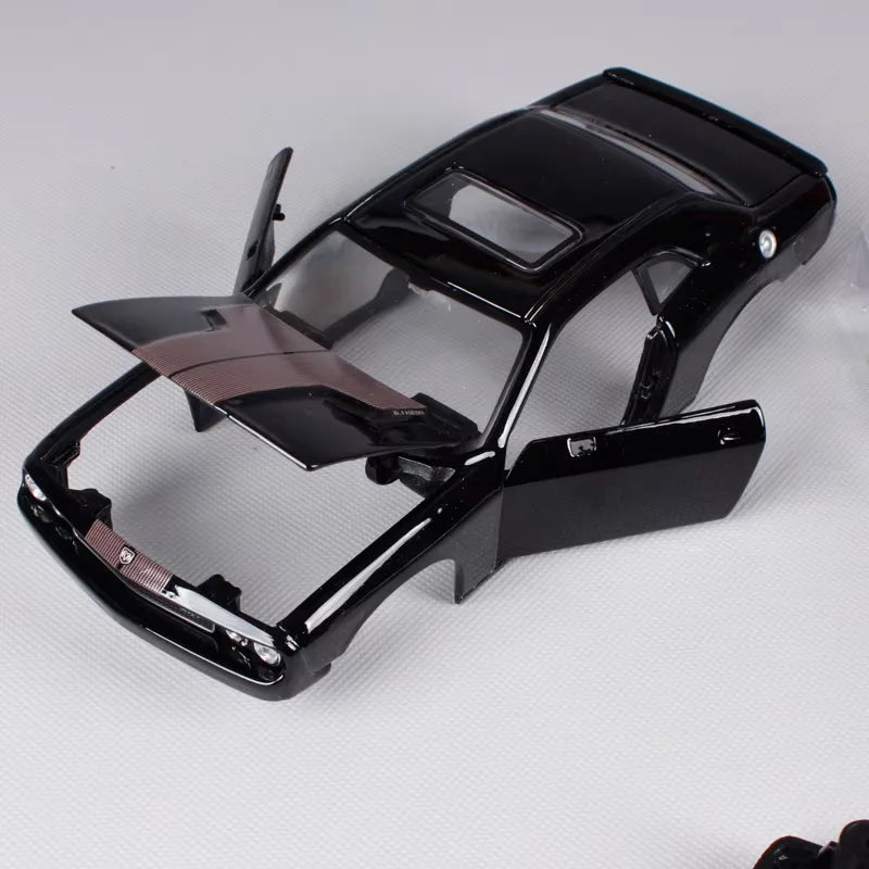 1:24 2008 Dodge Challenger SRT 8 Assembly Version
