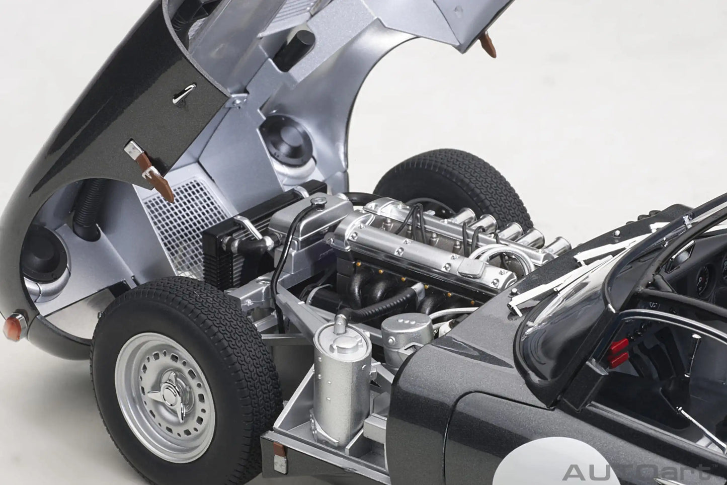 1:18 Jaguar Lightweight E-Type