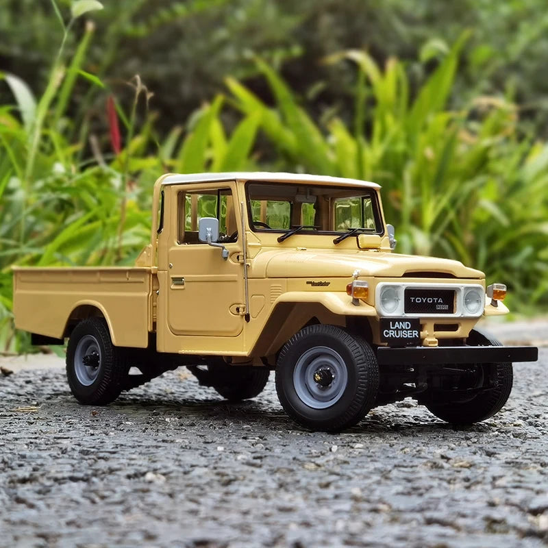 1:18 Toyota Land Cruiser LC40