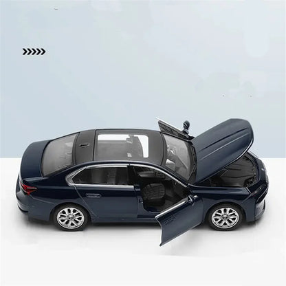 1:32 BMW i7