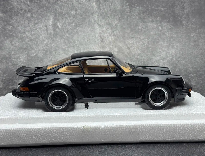 1:18 Porsche 911 Turbo 3.0 (930)