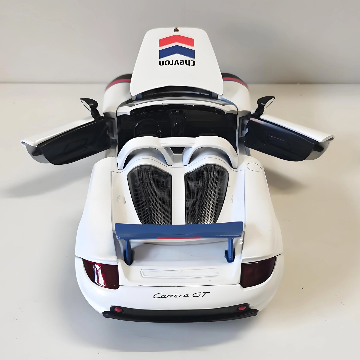 1:24 Porsche Carrera GT