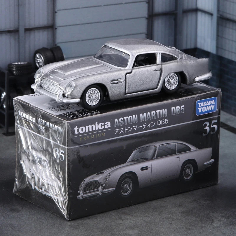 TAKARA TOMY ASTON MARTIN DB5
