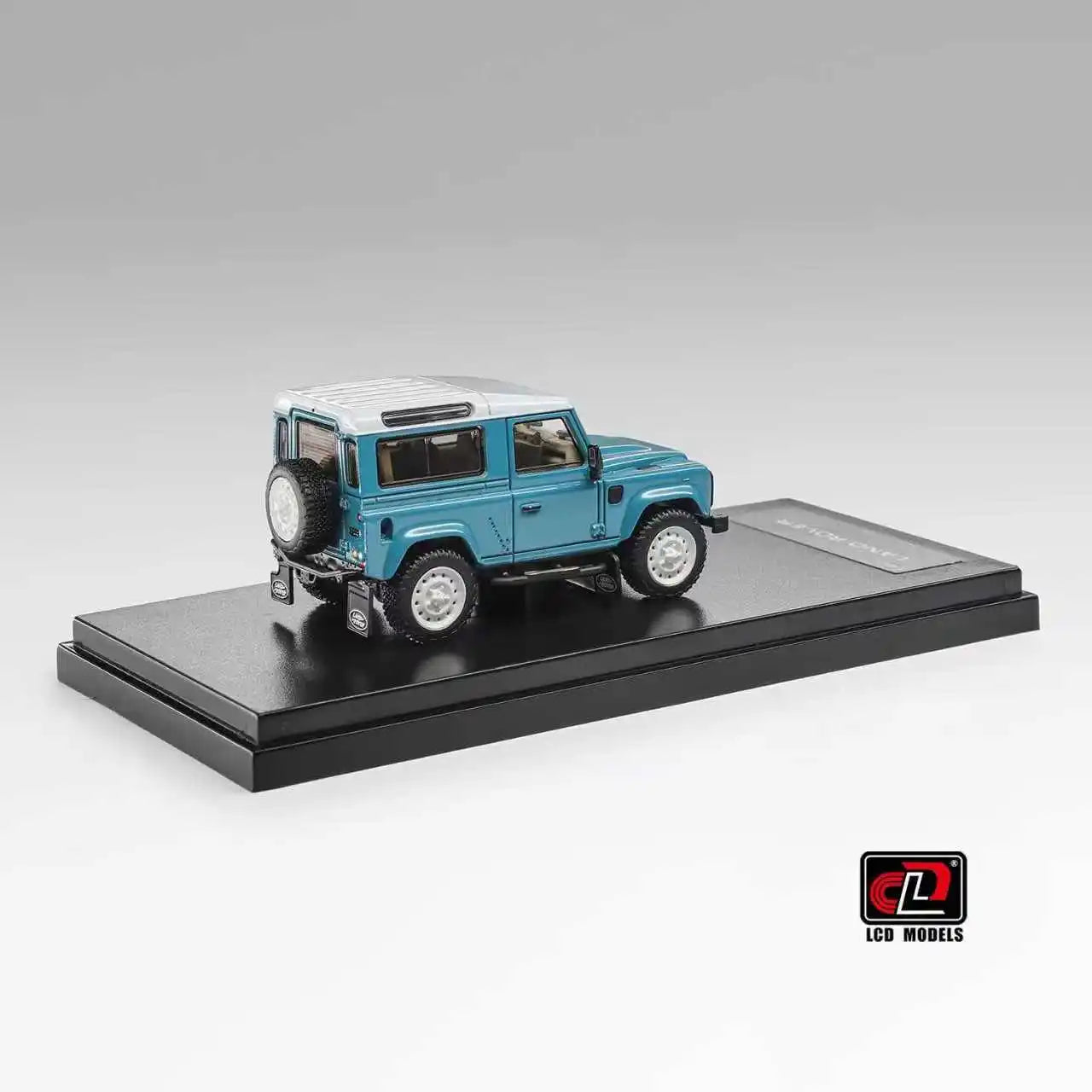 1:64 Land Rover Defender 90 V8