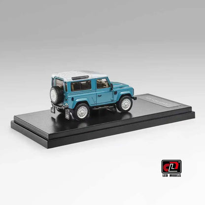 1:64 Land Rover Defender 90 V8