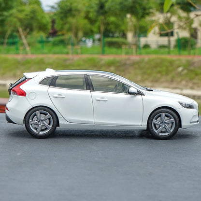 1:18 Volvo V40 2016