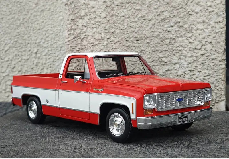 1:18 1974 Chevrolet C10 Cheyenne