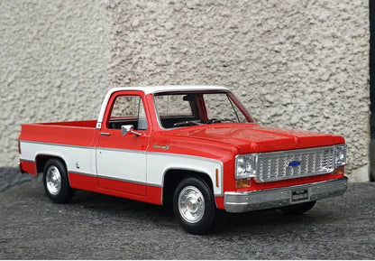 1:18 1974 Chevrolet C10 Cheyenne
