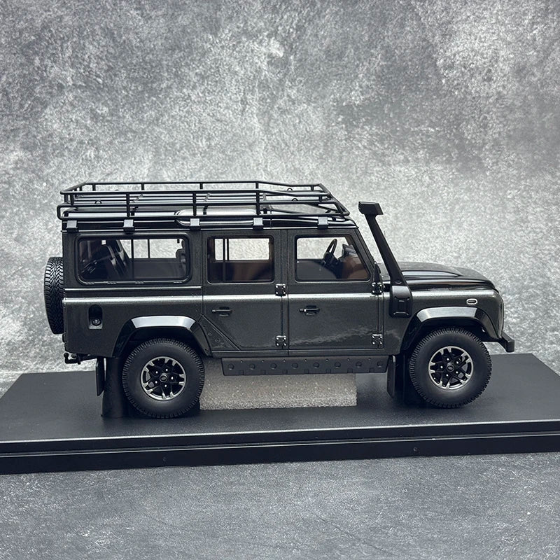1:18 Land Rover Defender 110 SW 2016