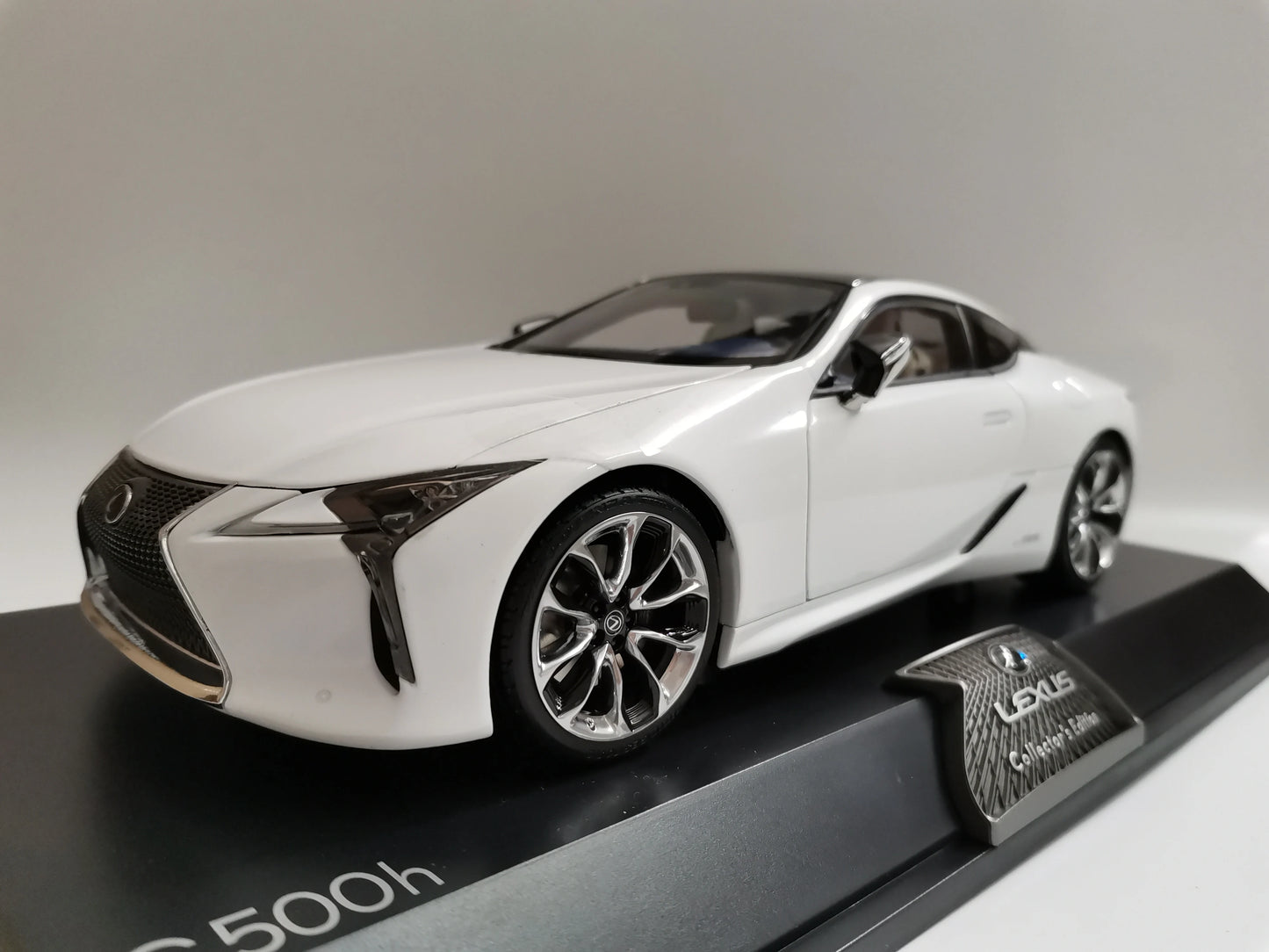 1:18 Lexus LC500H