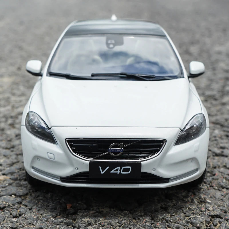 1:18 Volvo V40