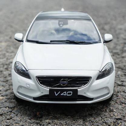 1:18 Volvo V40