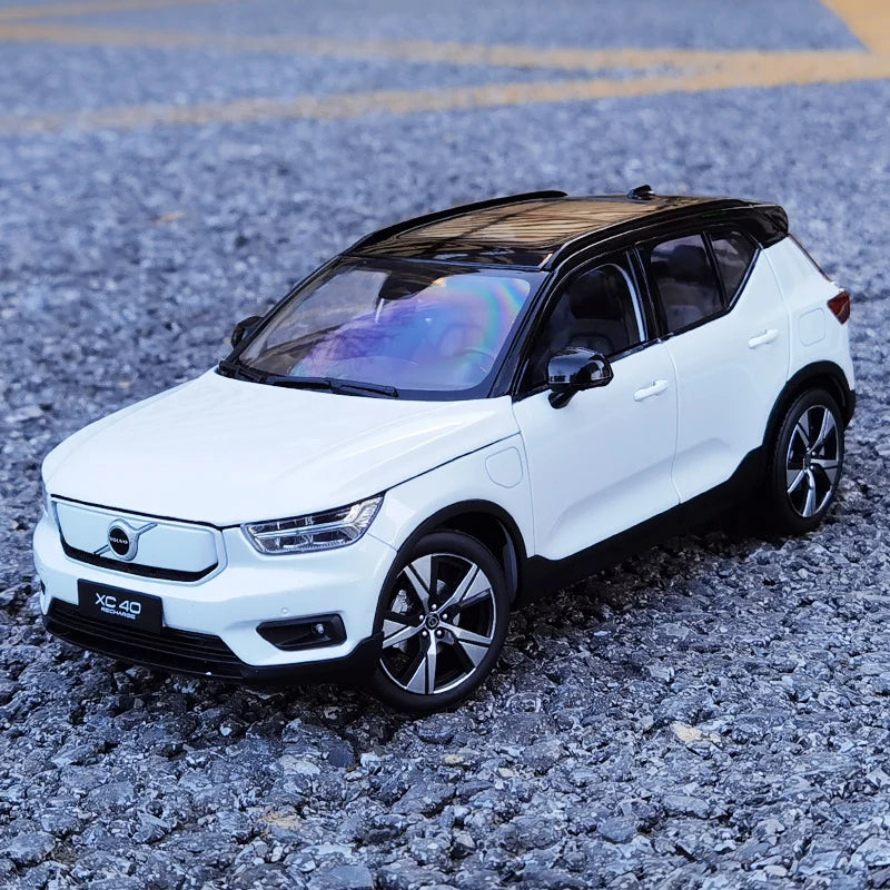 1:18 Volvo XC40 2022