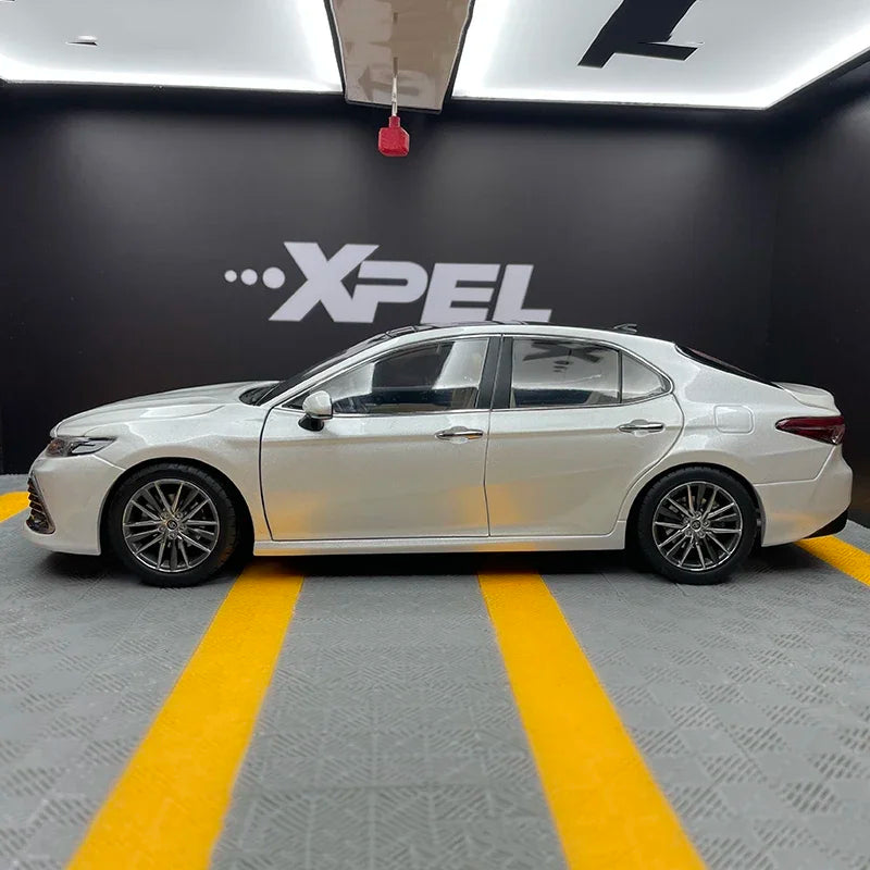 1:18 Toyota Camry 8th Generation
