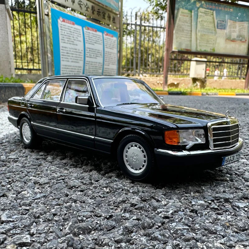 1:18 Mercedes-Benz 560SEL W126 Second Generation  S 1989