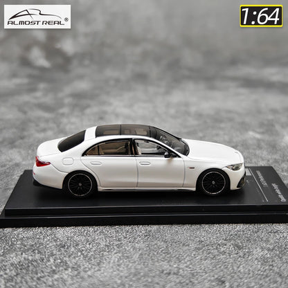 1:64 Mercedes-Benz S63 E Performance 2023