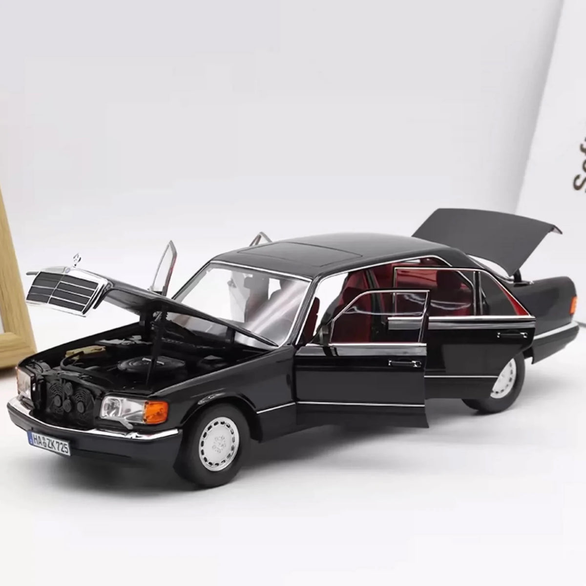 1:18 Mercedes-Benz S560 W126