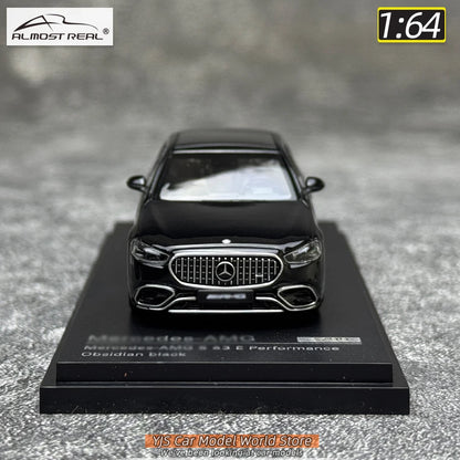 1:64 Mercedes-Benz S63 E Performance 2023