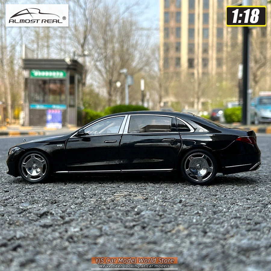 1:18 Mercedes-Benz Maybach S680 2021