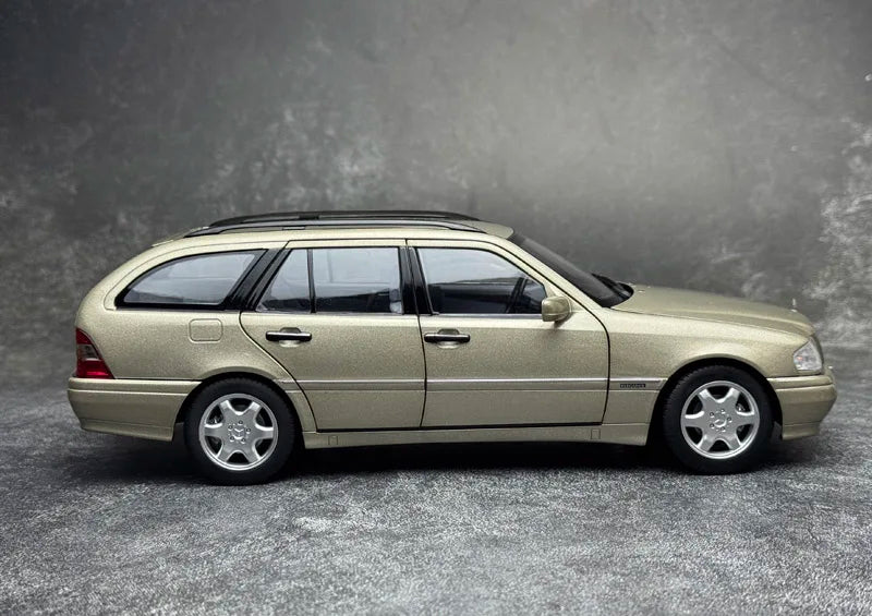 1:18 Mercedes-Benz C220 T-Model