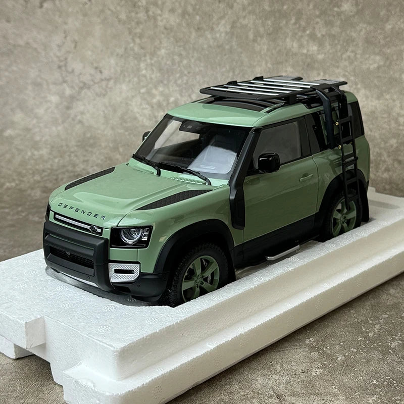 1:18 Land Rover Defender 90 (110) 2023 75th Anniversary Edition