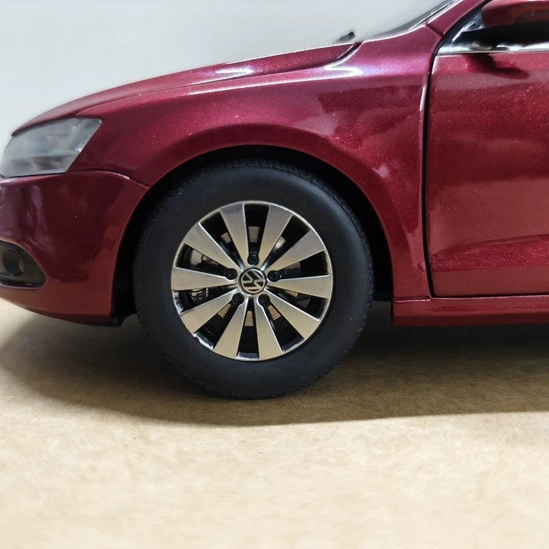 1:18 Volkswagen Sagitar (Jetta) 2012