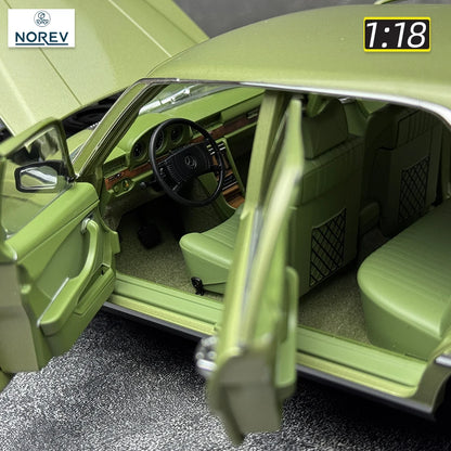 1:18 Mercedes-Benz 450 SEL