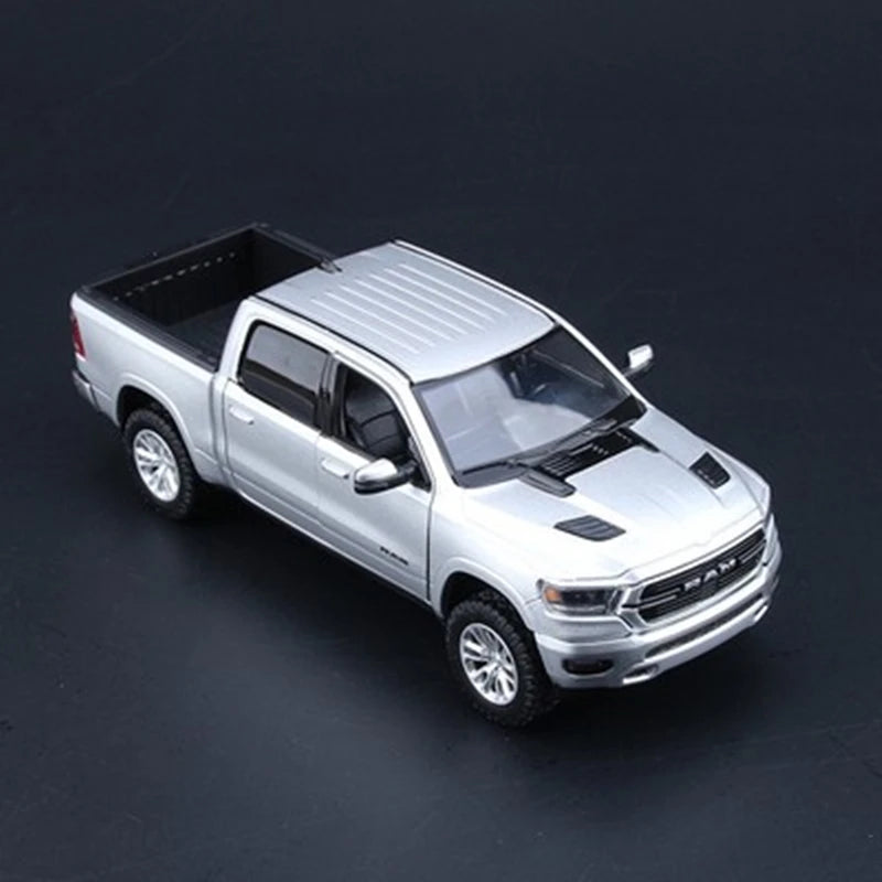 1:24 Dodge RAM 1500 Rebel